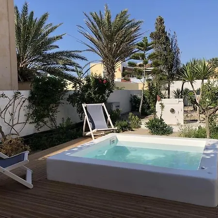 The Garden In Holiday home Oia (Santorini)